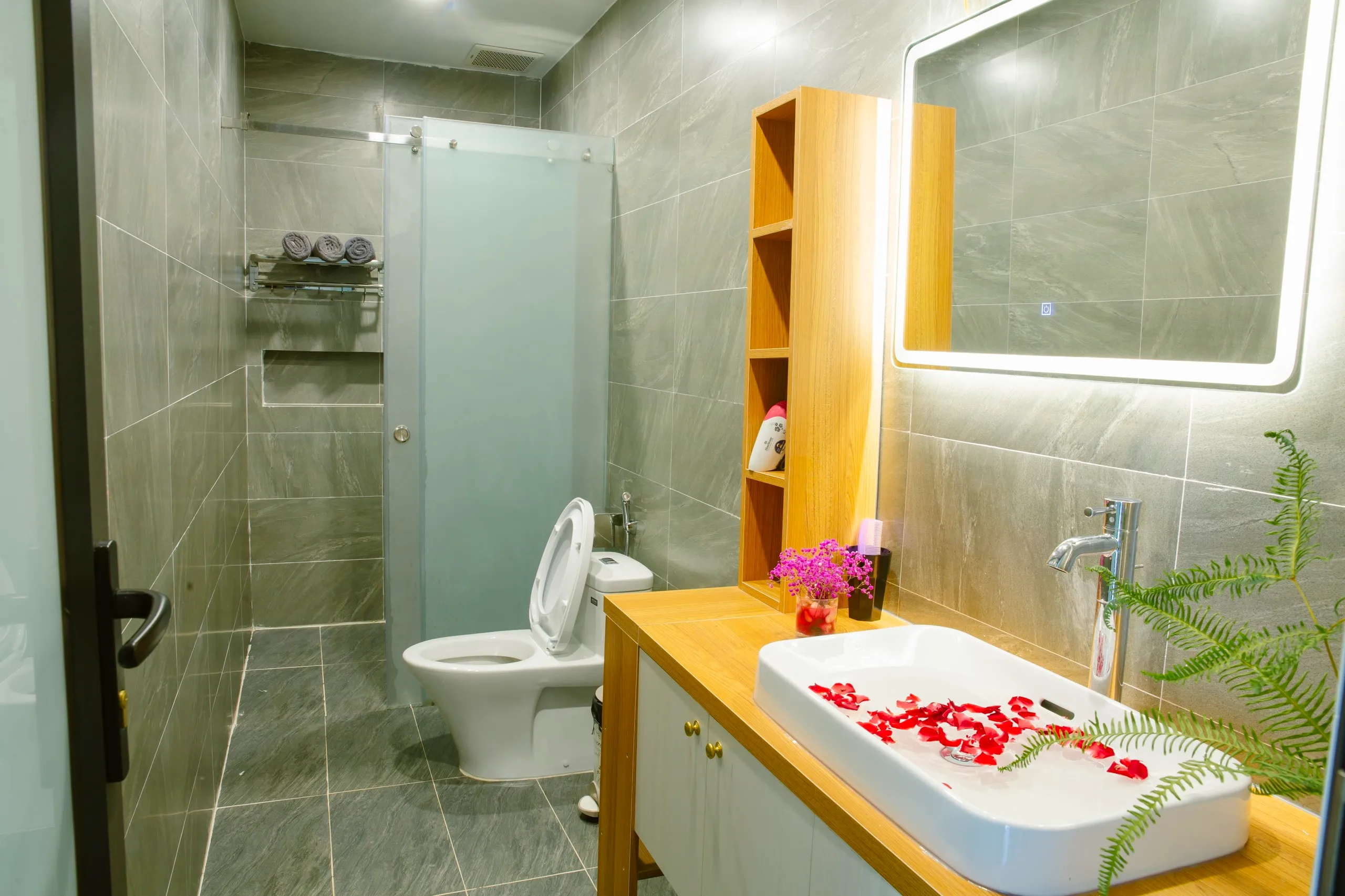 Phòng tắm villa Sóc Sơn riverside