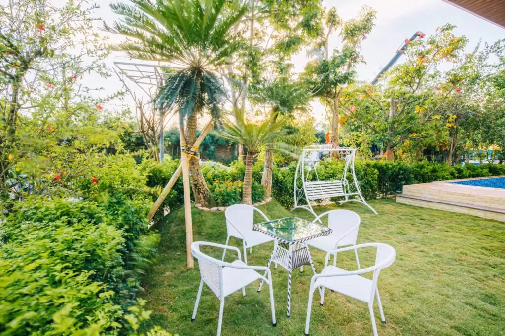 Villa có không gian sân vườn xanh mát